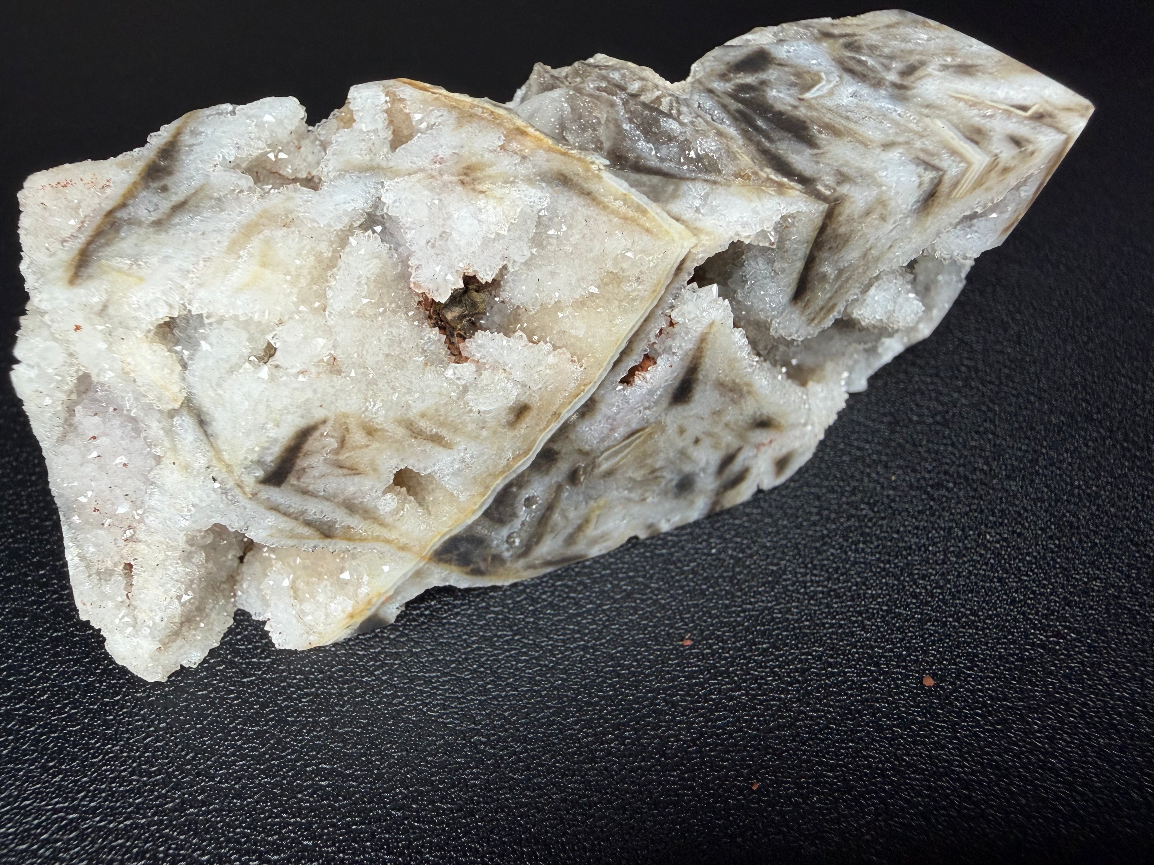 Natural quartz sphalerite tower