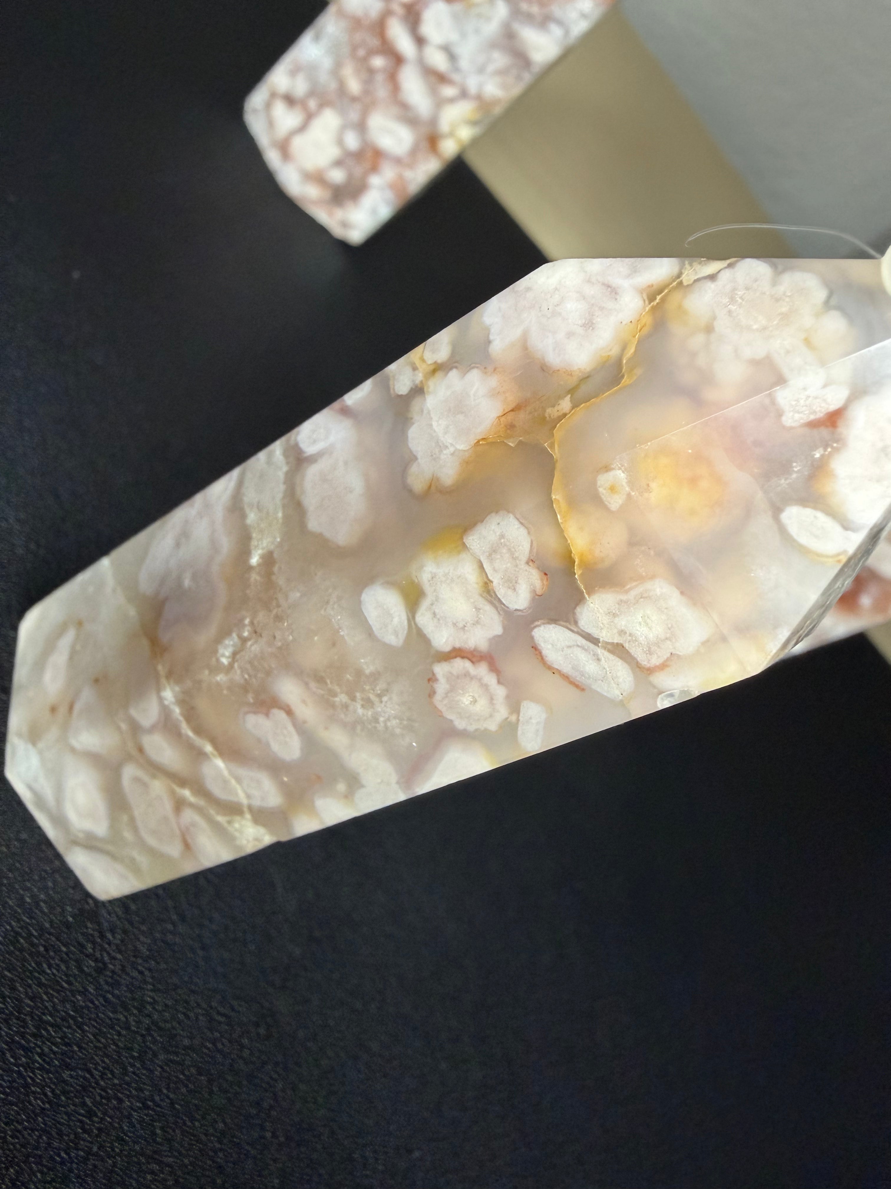 Flower agate tower ￼