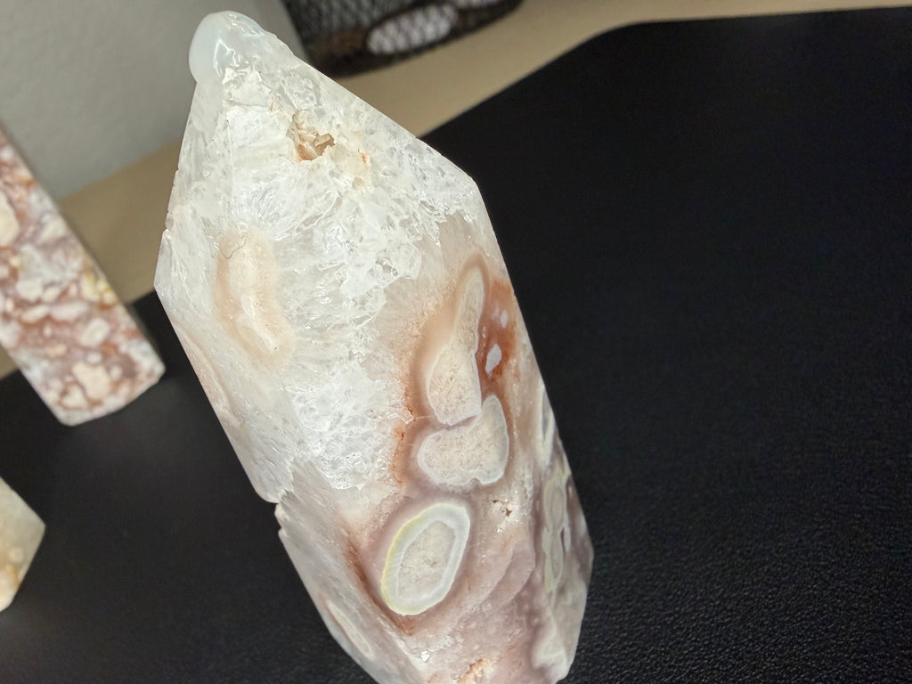 Flower agate tower ￼