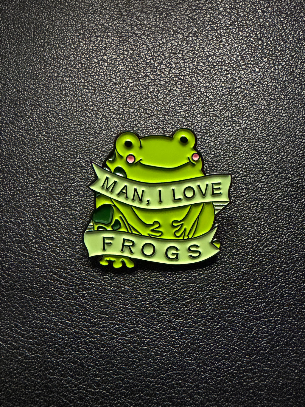 frog love pin