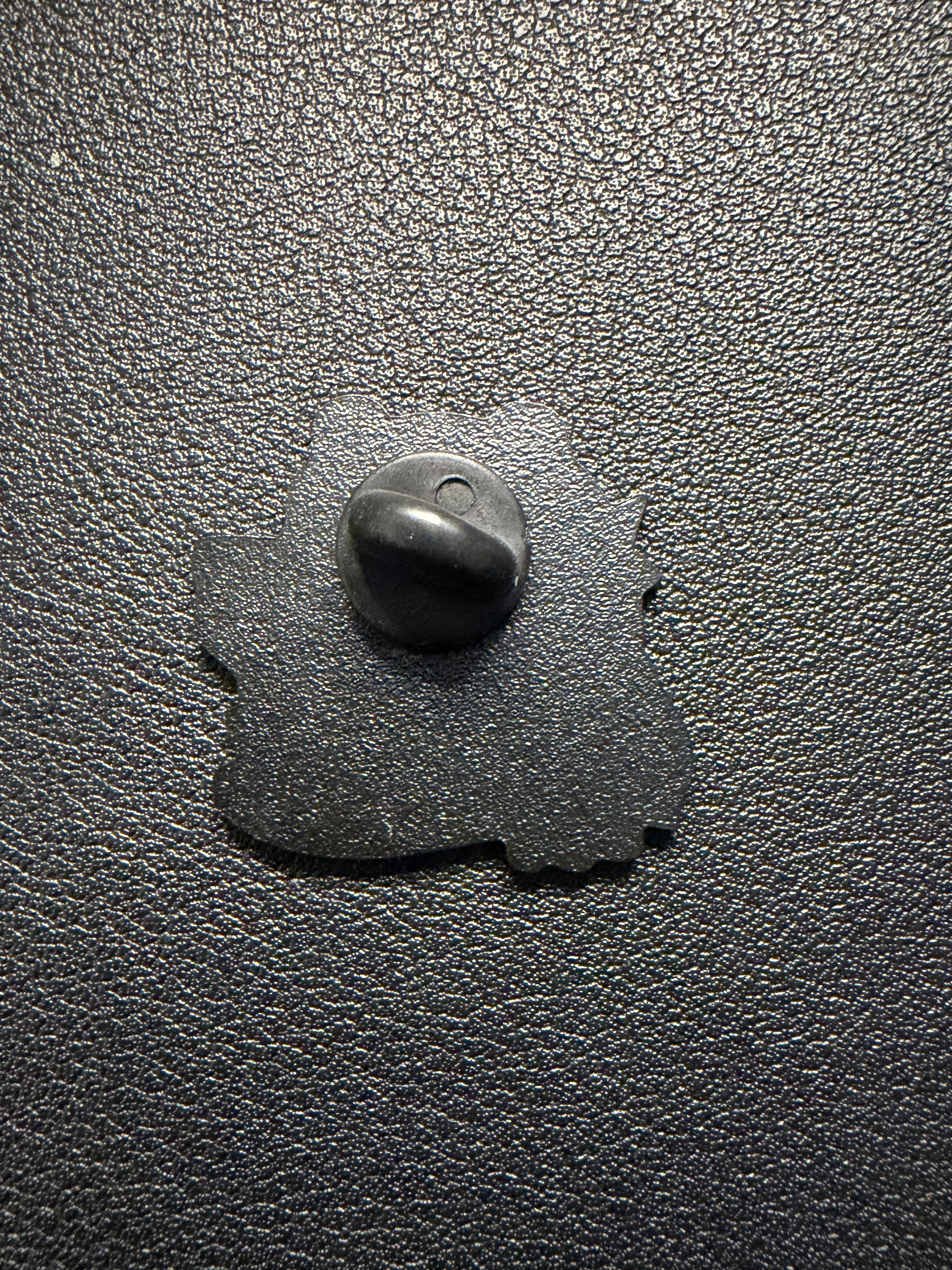 frog love pin
