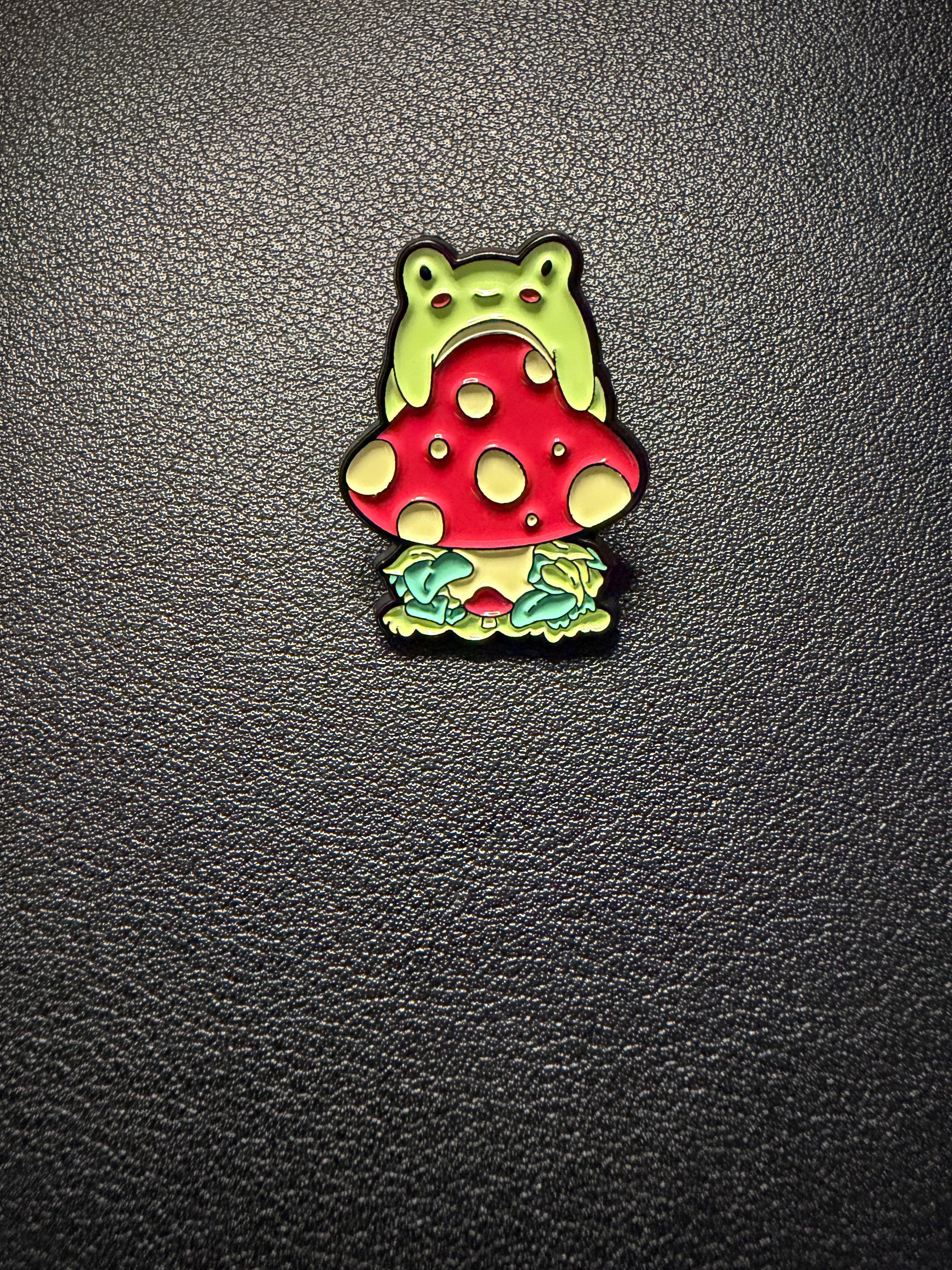 Jungle frog pin